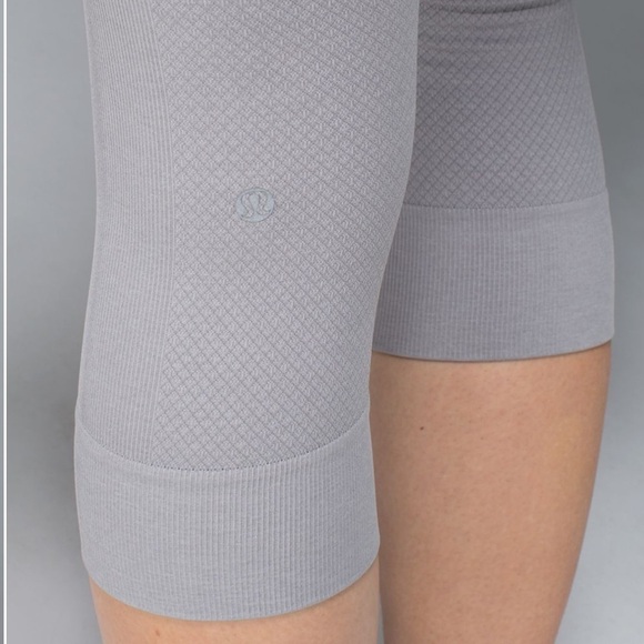 Euc Lululemon Seamlessly Street Crop Yoga Pant Heathered Medium Grey 4 - Picture 11 of 12